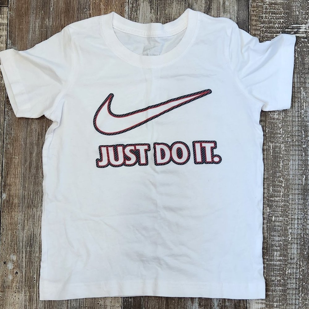 Boys Nike t shirt